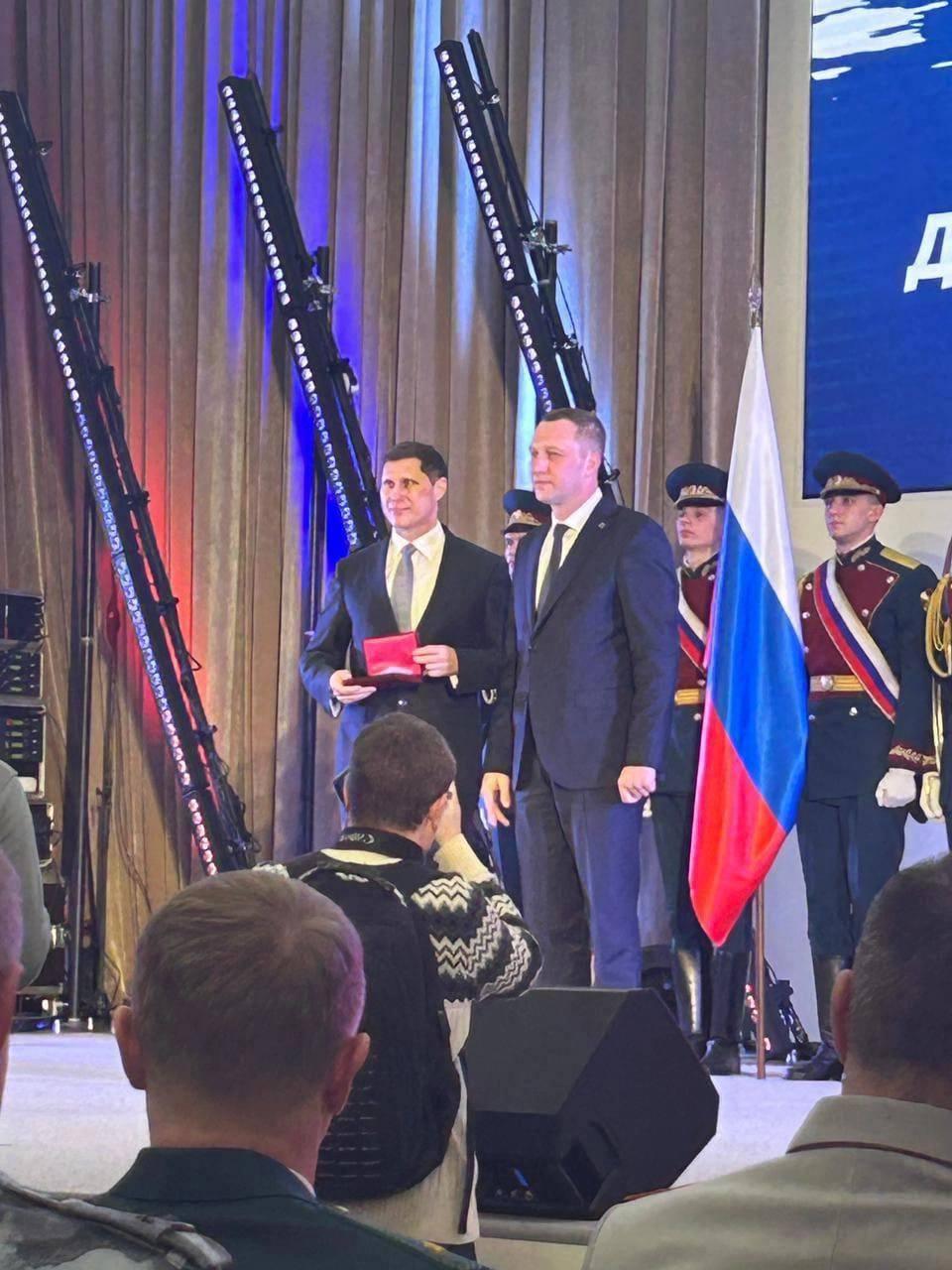 Губернатор Саратовской области Роман Бусаргин вручил государственные награды Российской Федерации медицинским работникам.