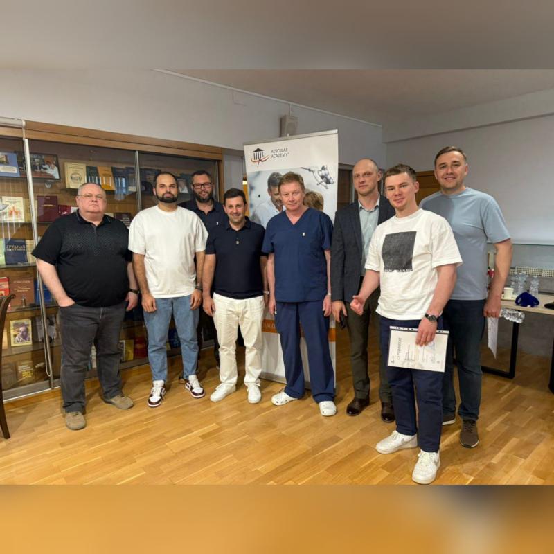 Анатолий Горохов посетил мастер-класс «Миниинвазивный подход в хирургии грудной аорты и пороков сердца»