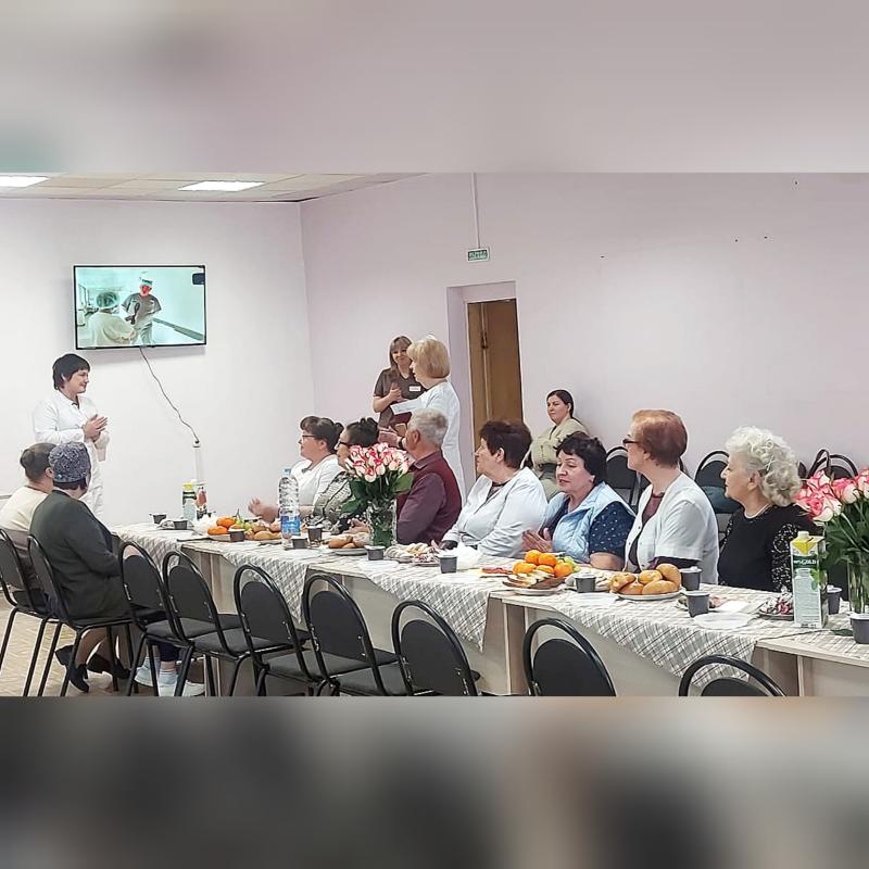 С наступающим Первомаем в кардиодиспансере поздравили ветеранов труда