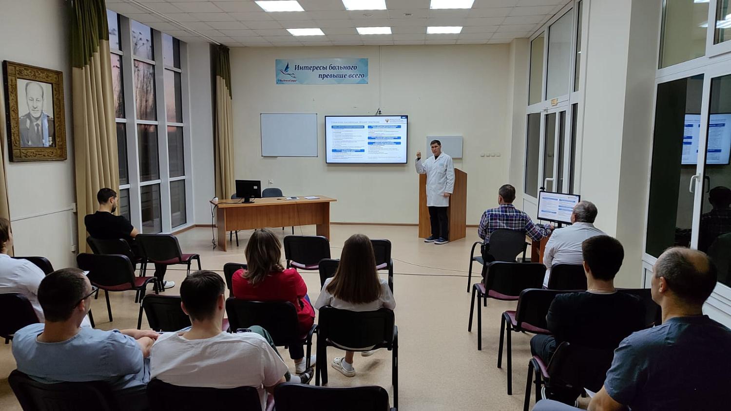 Сергей Толстов провел лекцию по клиническим рекомендациям